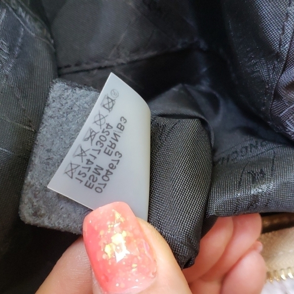 𝅺LONGCHAMP TRAVEL weekender gold/yellow patent leather satchel gold hardware. - Picture 13 of 17